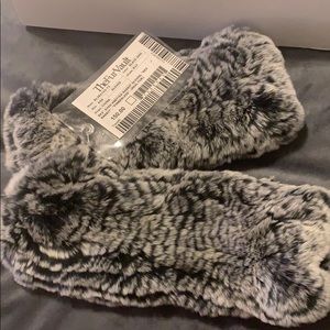 Knitted rabbit gloves fingerless